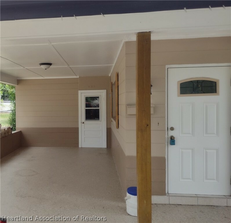 Property Photo:  903 W Pleasant Street  FL 33825 