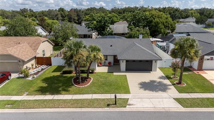 Property Photo: 976 Dinero Drive FL 32708