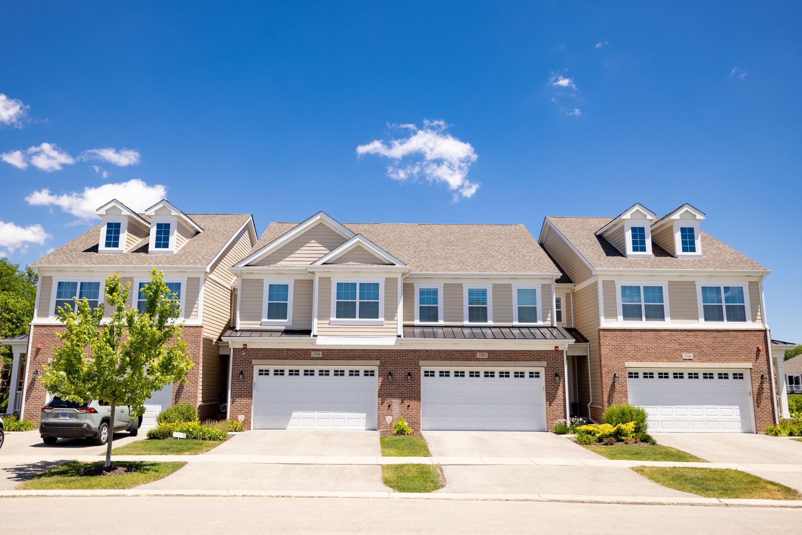 Property Photo: 3704 Provenance Way 3704 IL 60062