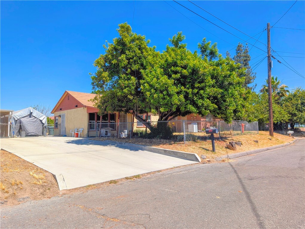 7423 Lankershim Avenue  Highland CA 92346 photo