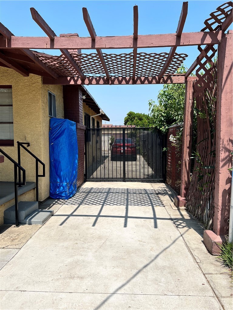 Property Photo: 1125 Los Palos Street CA 90023