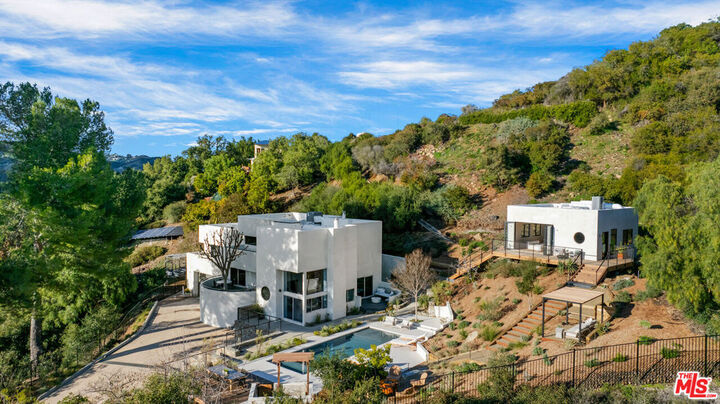 Property Photo:  20711 Hillside Drive  CA 90290 