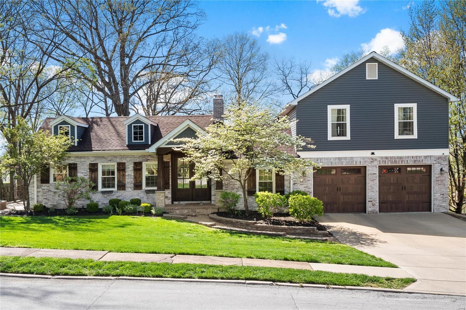 Property Photo: 307 Altus Place MO 63122