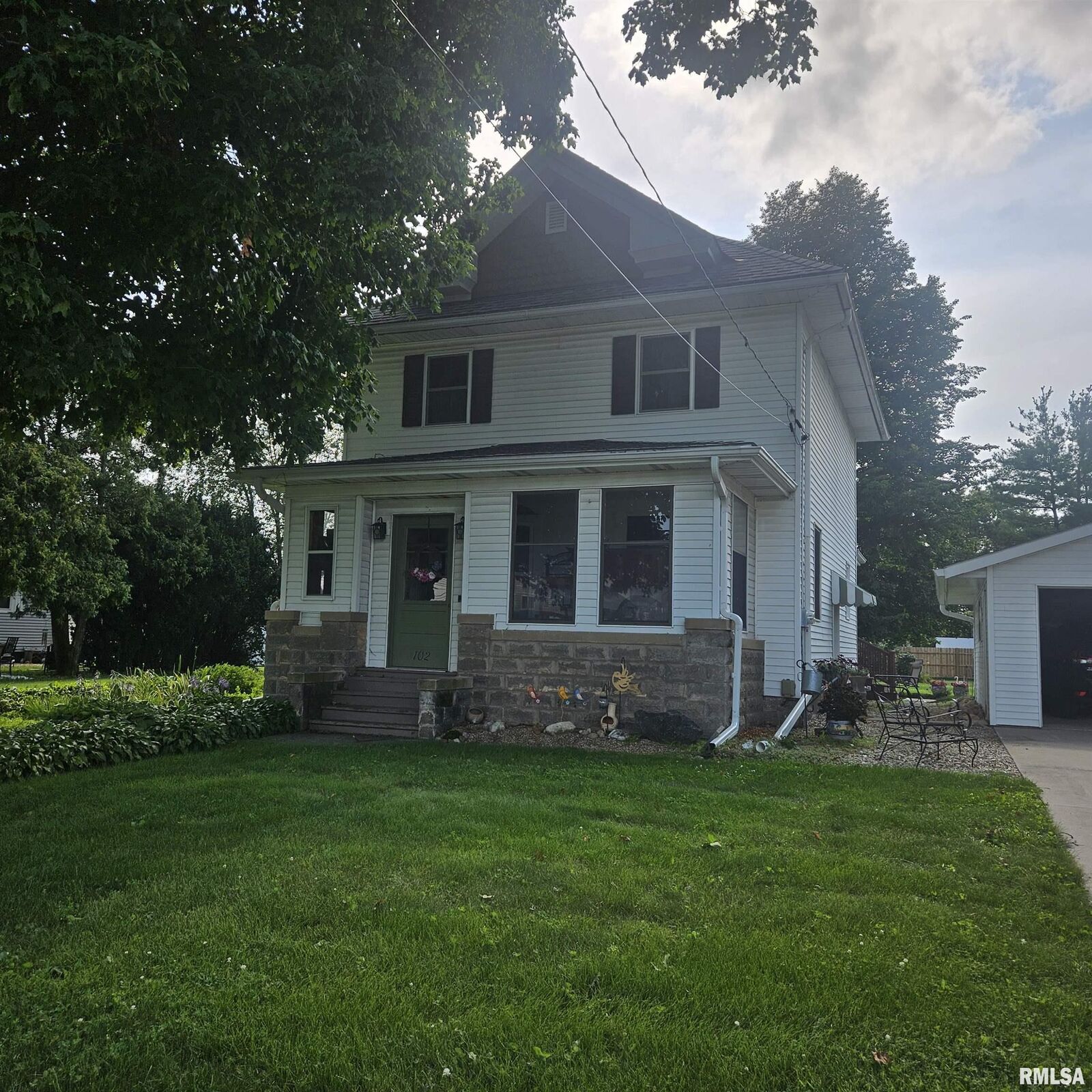Property Photo:  102 S State Street  IL 61439 
