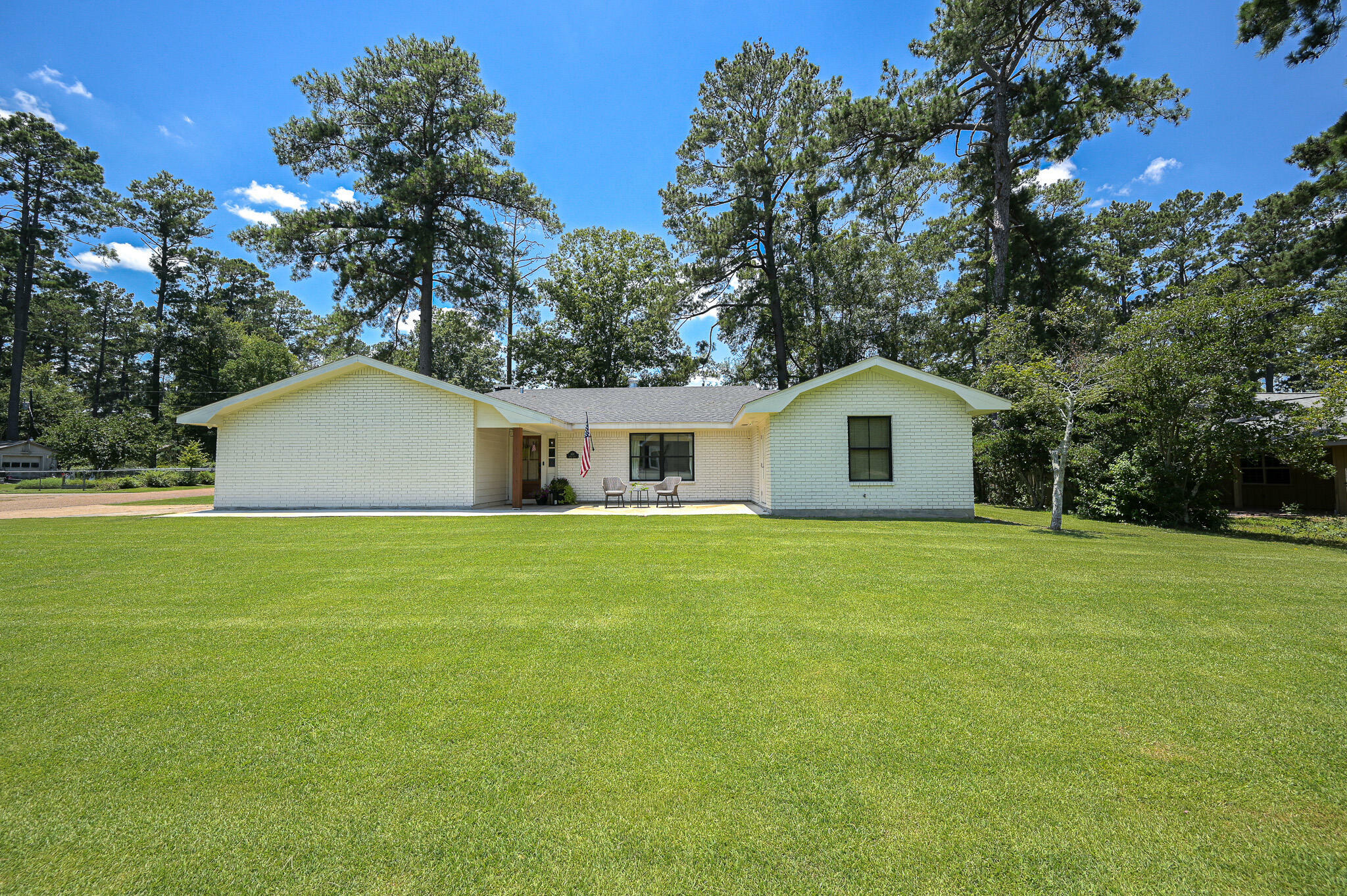 Property Photo:  814 Birch Dr  LA 70634 