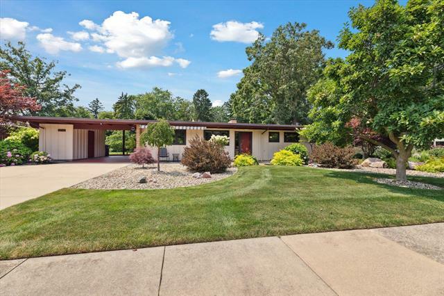 Property Photo:  2816 Evergreen Drive  MI 49085 