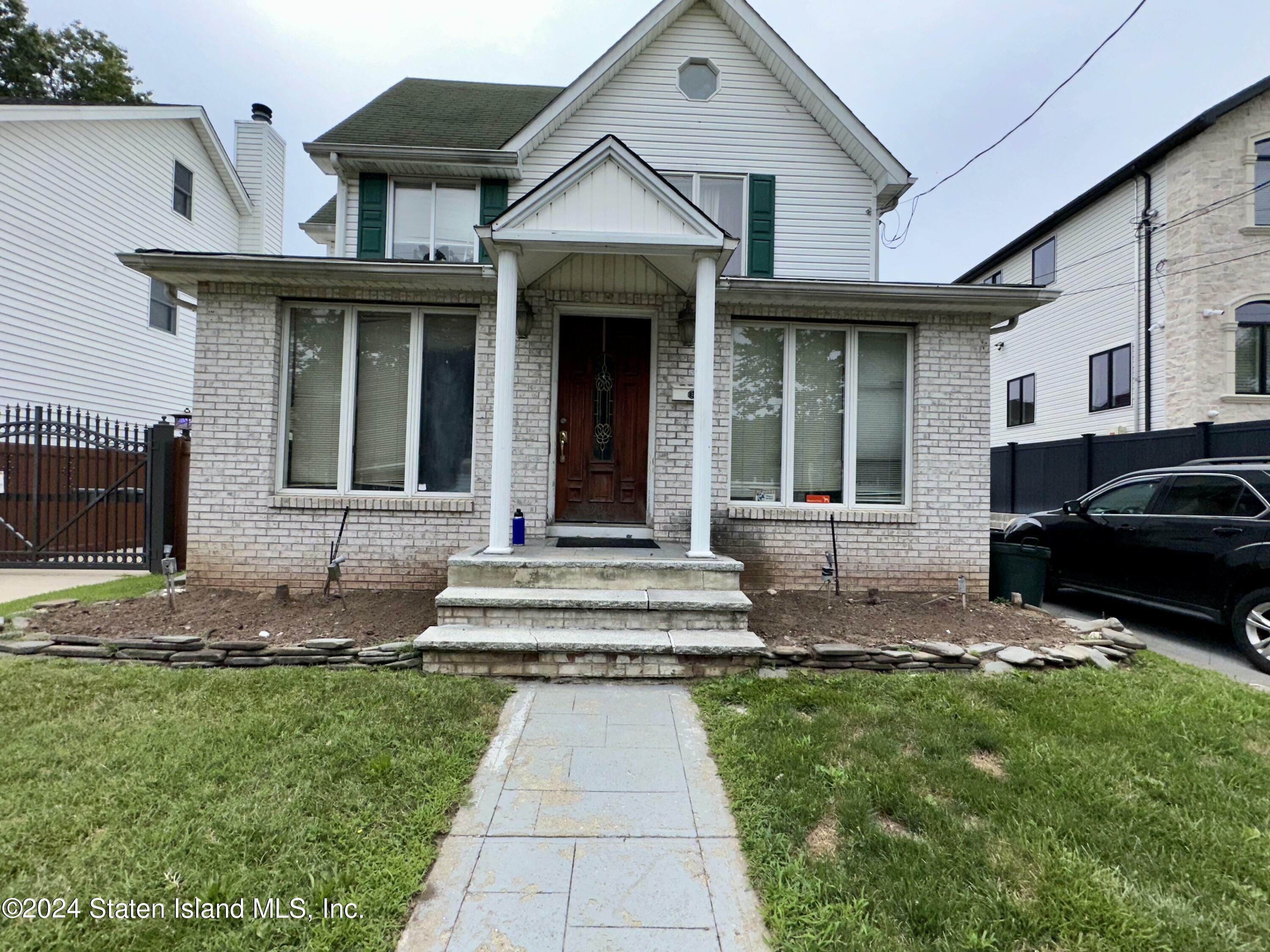 Property Photo:  220 Sprague Avenue  NY 10307 