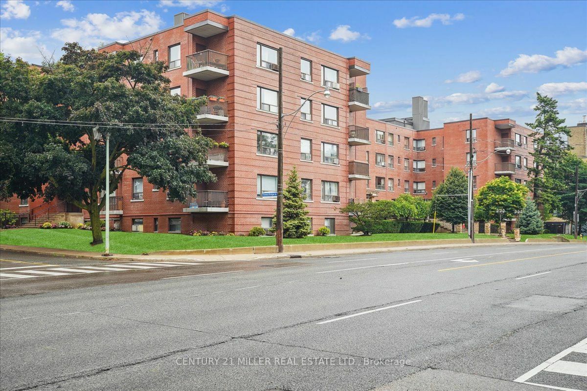 Property Photo:  2550 Bathurst St 103  ON M6B 2Z2 