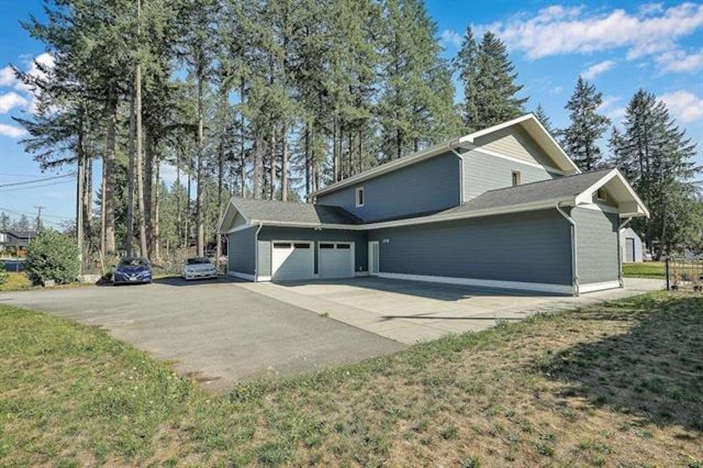 Property Photo:  20210 28 Avenue  BC V2Z 2B9 