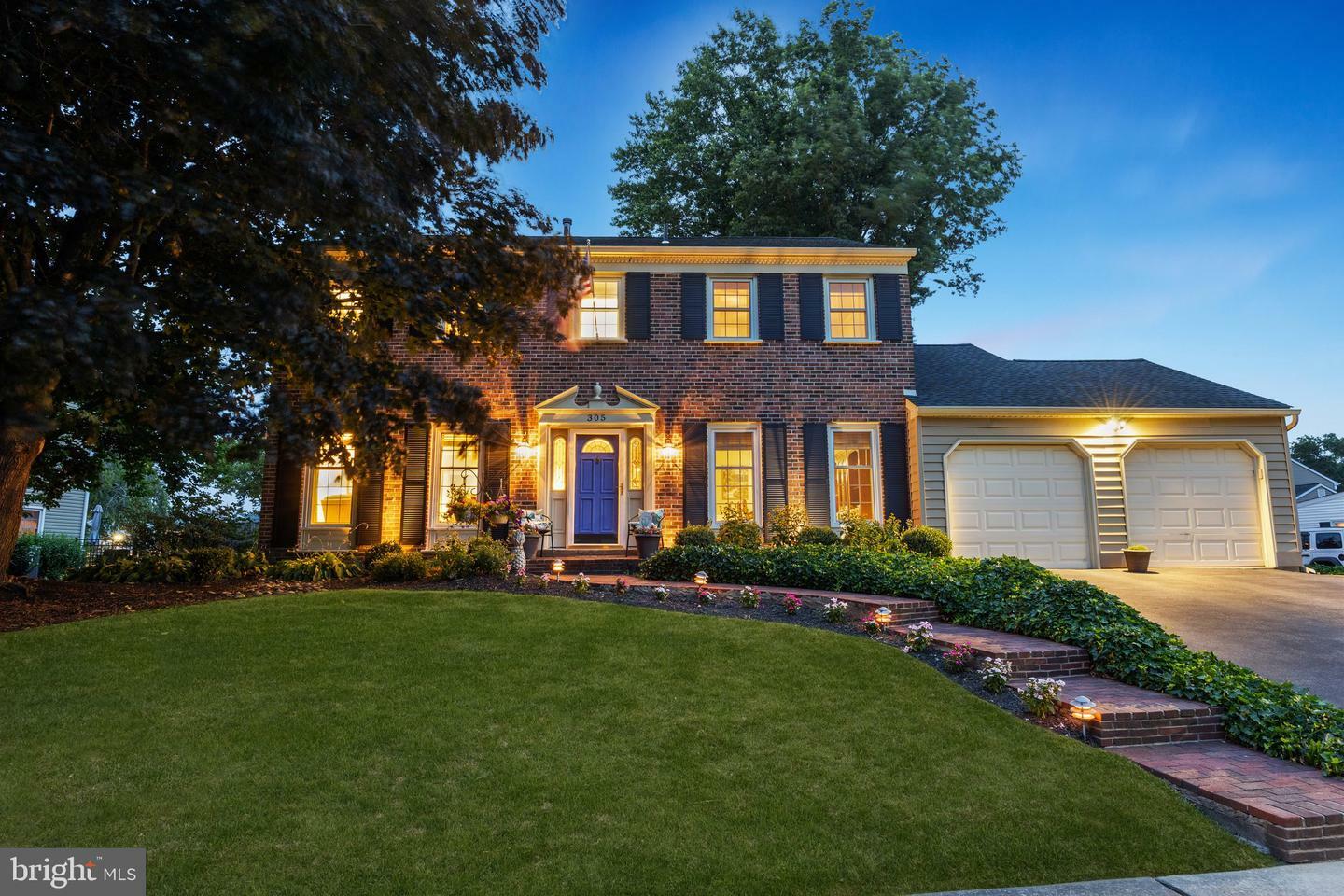Property Photo: 305 Maple Point Drive PA 19047