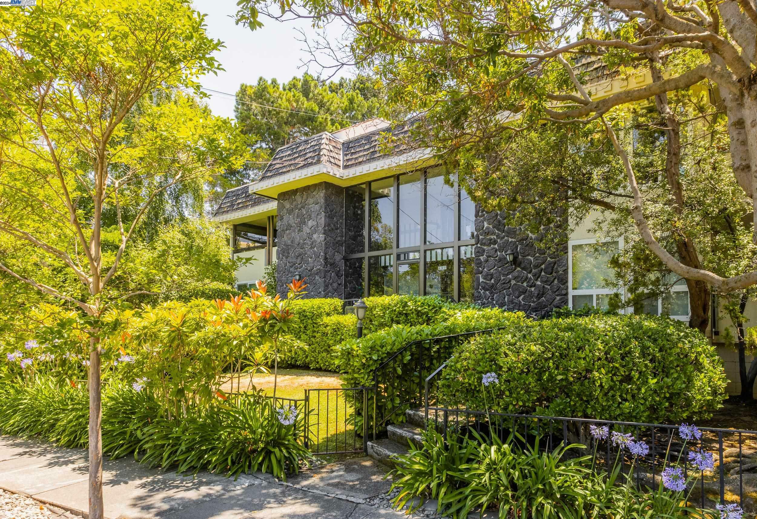 Property Photo: 257 Arlington Rd 203 CA 94062