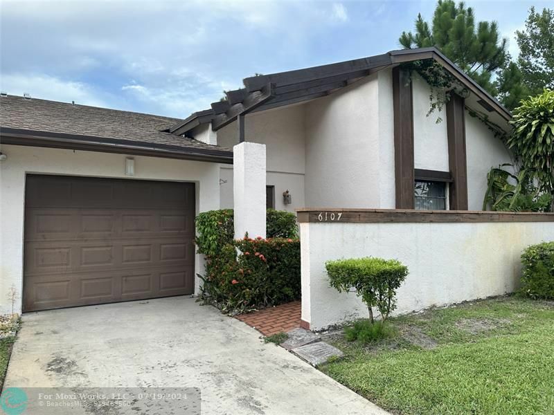 Property Photo:  6107 Elsinore Cir 6107  FL 33463 