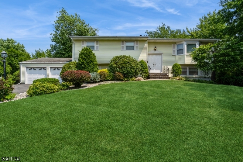 Property Photo:  4 Marlow Rd  NJ 08816 