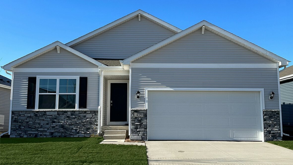 Property Photo:  1010 Northview Drive  IA 50263 