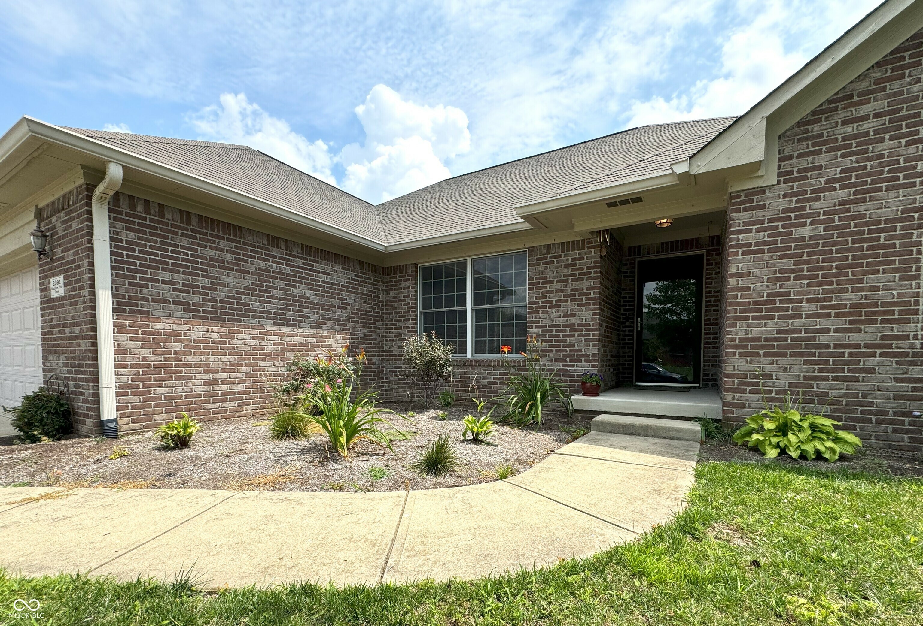 Property Photo:  2091 Saunders Field Drive  IN 46123 