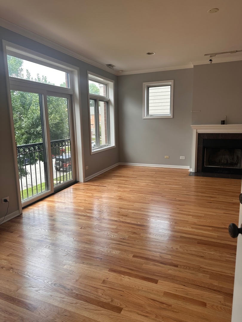 Property Photo:  633 E Bowen Avenue 2E  IL 60653 