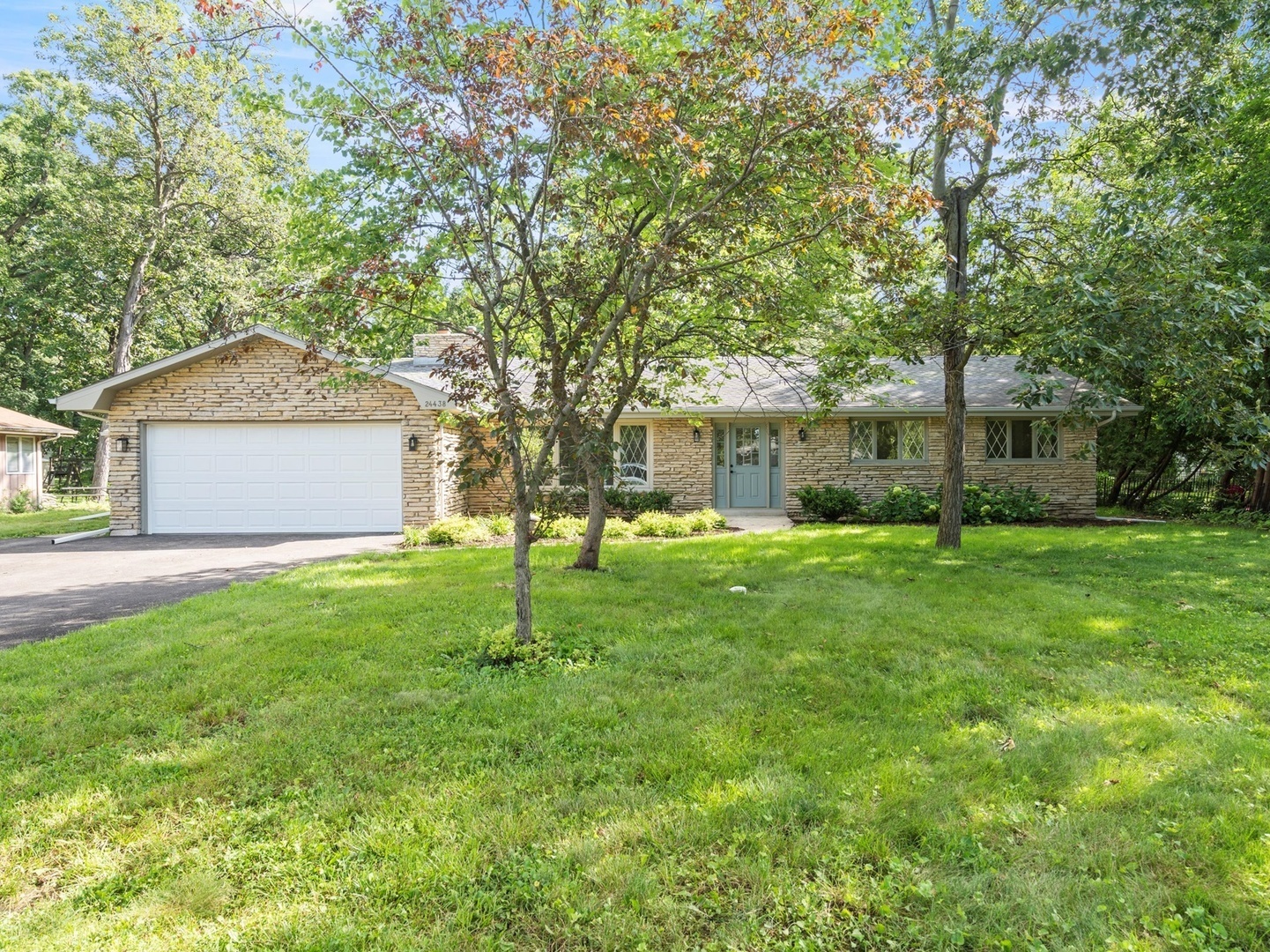 Property Photo:  24438 W Lancelot Lane  IL 60404 