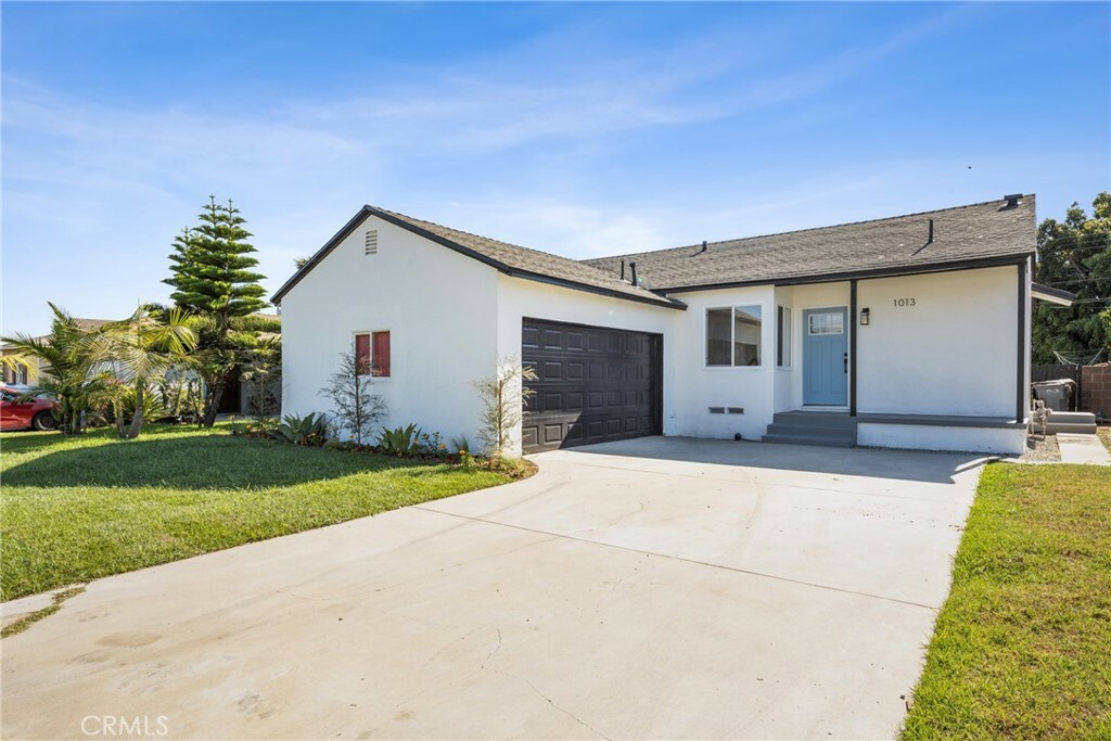 Property Photo:  1013 S Caswell Avenue  CA 90220 