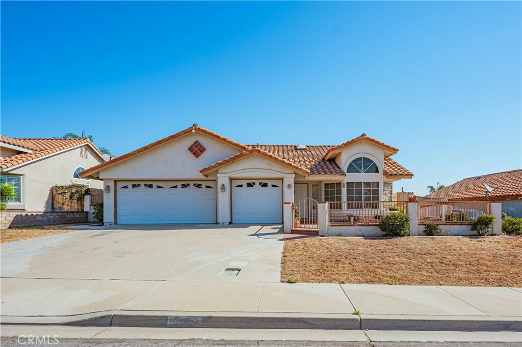 Property Photo:  16505 Kiwi Way  CA 92530 