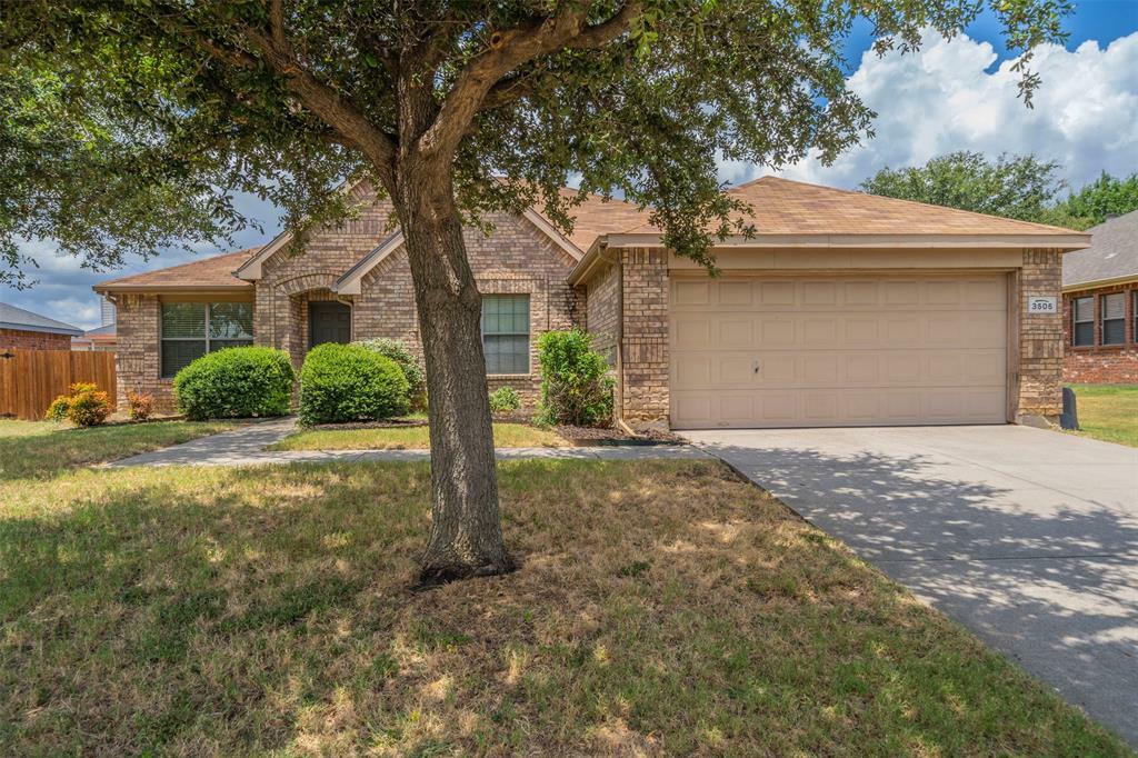 Property Photo:  3505 Hermalinda Drive  TX 76207 