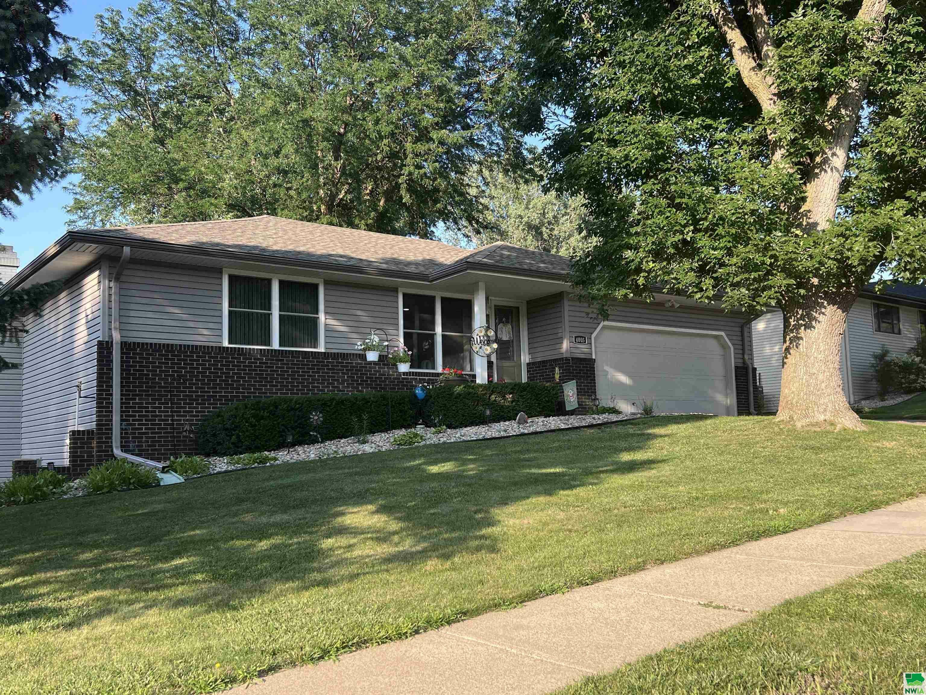 Property Photo:  4005 Lincoln Way  IA 51106 