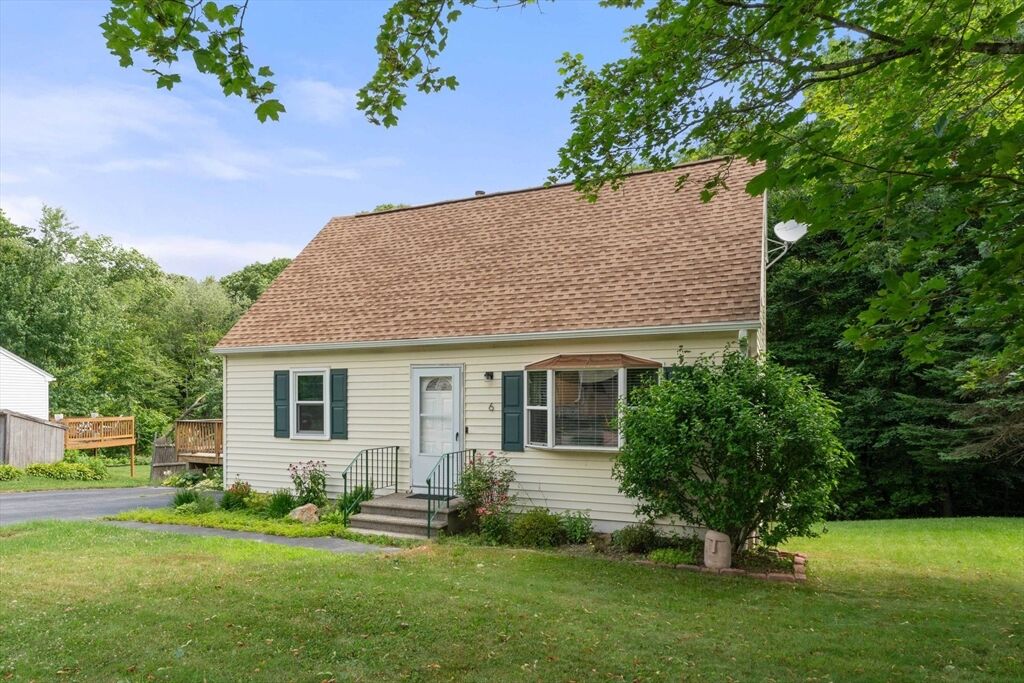 Property Photo:  6 Nutmeg Drive  MA 01603 