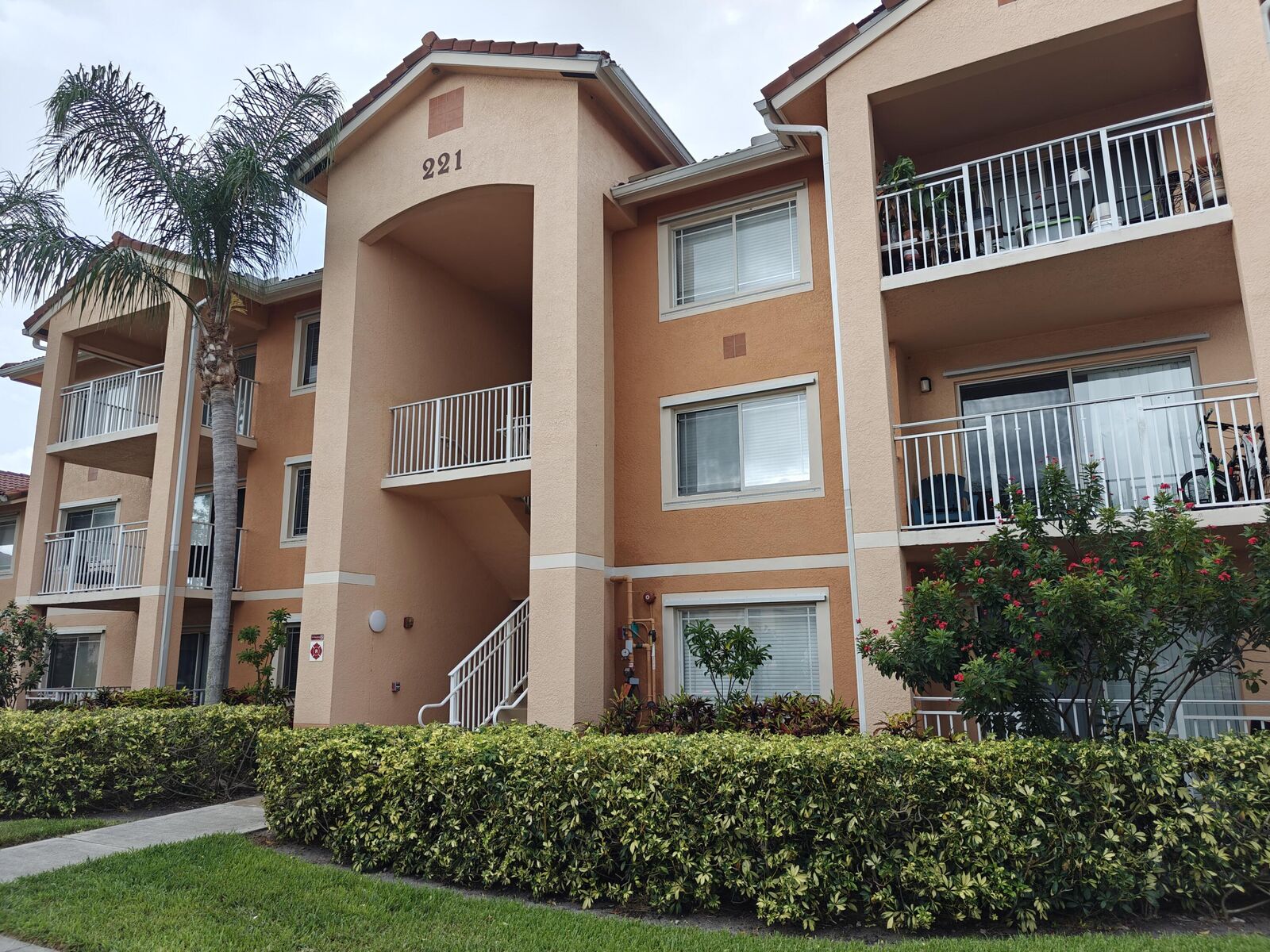 Property Photo:  221 SW Palm Drive 303  FL 34986 