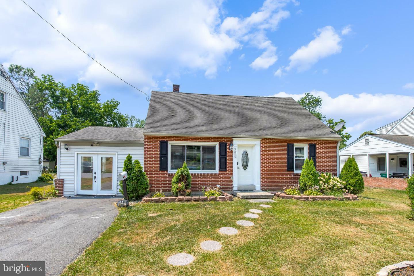Property Photo: 250 Hawthorne Drive PA 17603