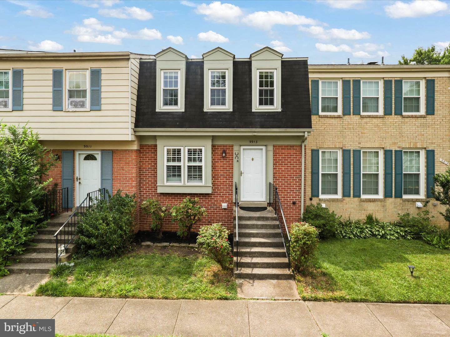 Property Photo: 9913 Longford Court VA 22181