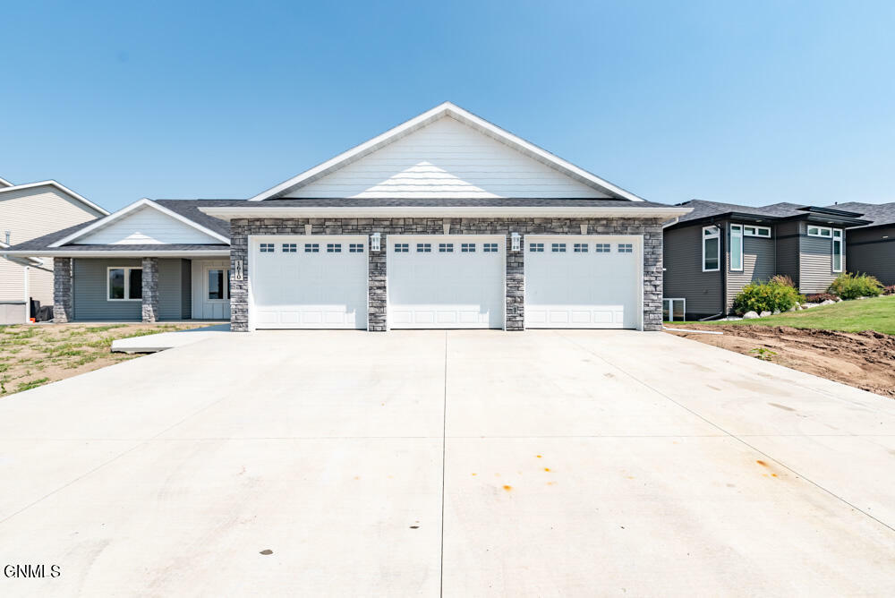 Property Photo:  1610 Harp Hawk Drive  ND 58503 