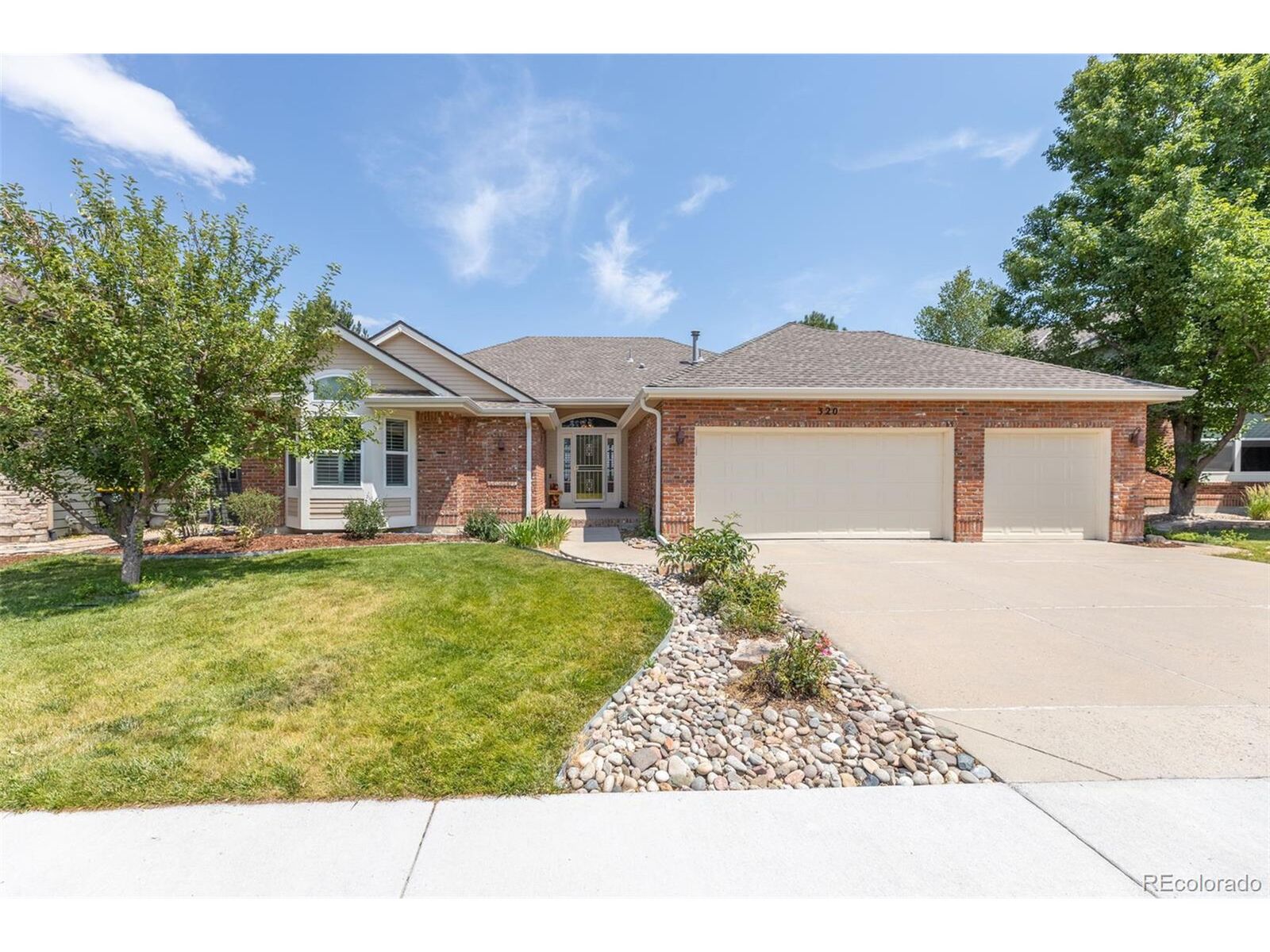 Property Photo:  320 Shoreham Cir  CO 80108 