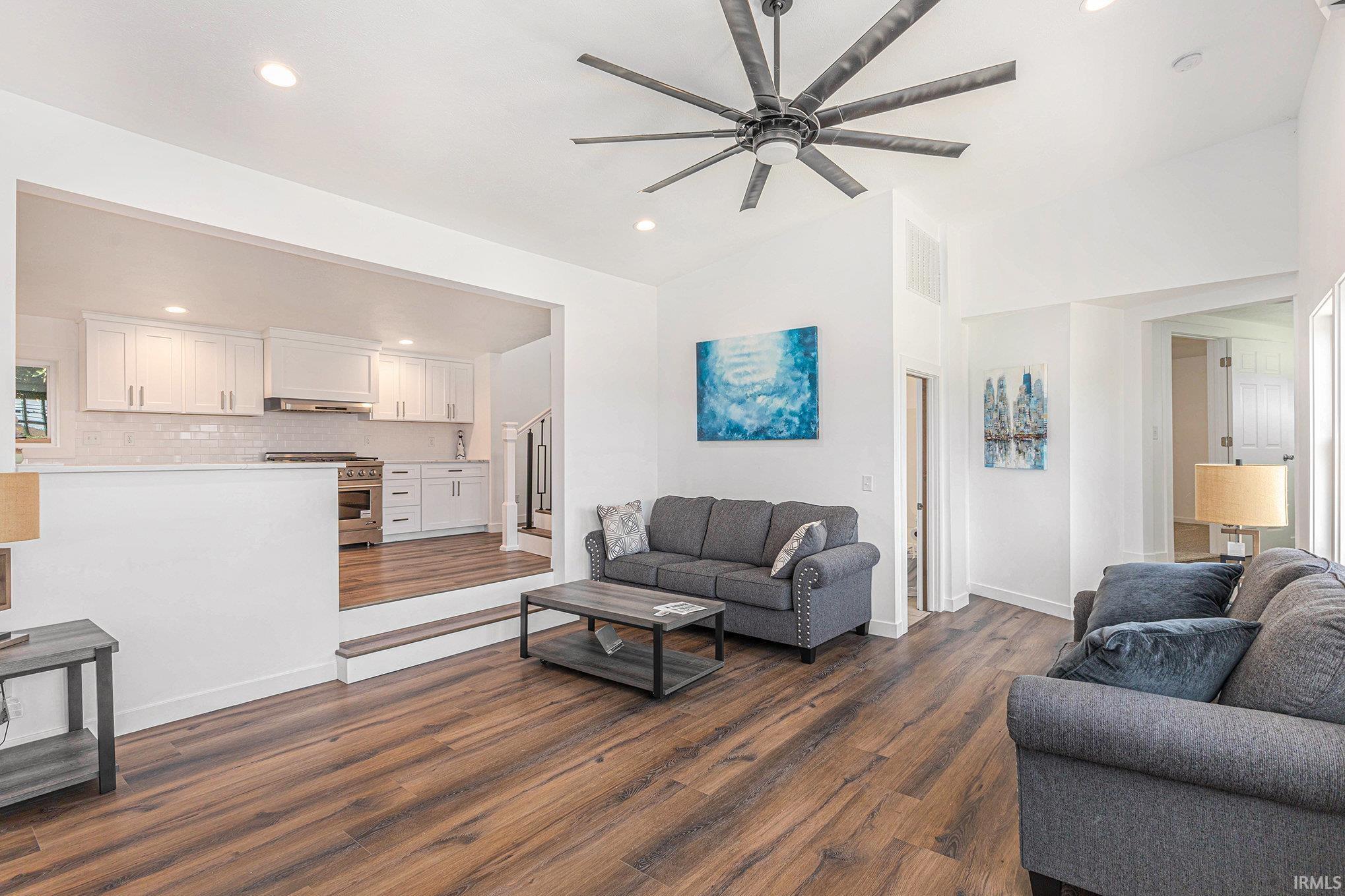 Property Photo: 10559 Jefferson Boulevard IN 46561