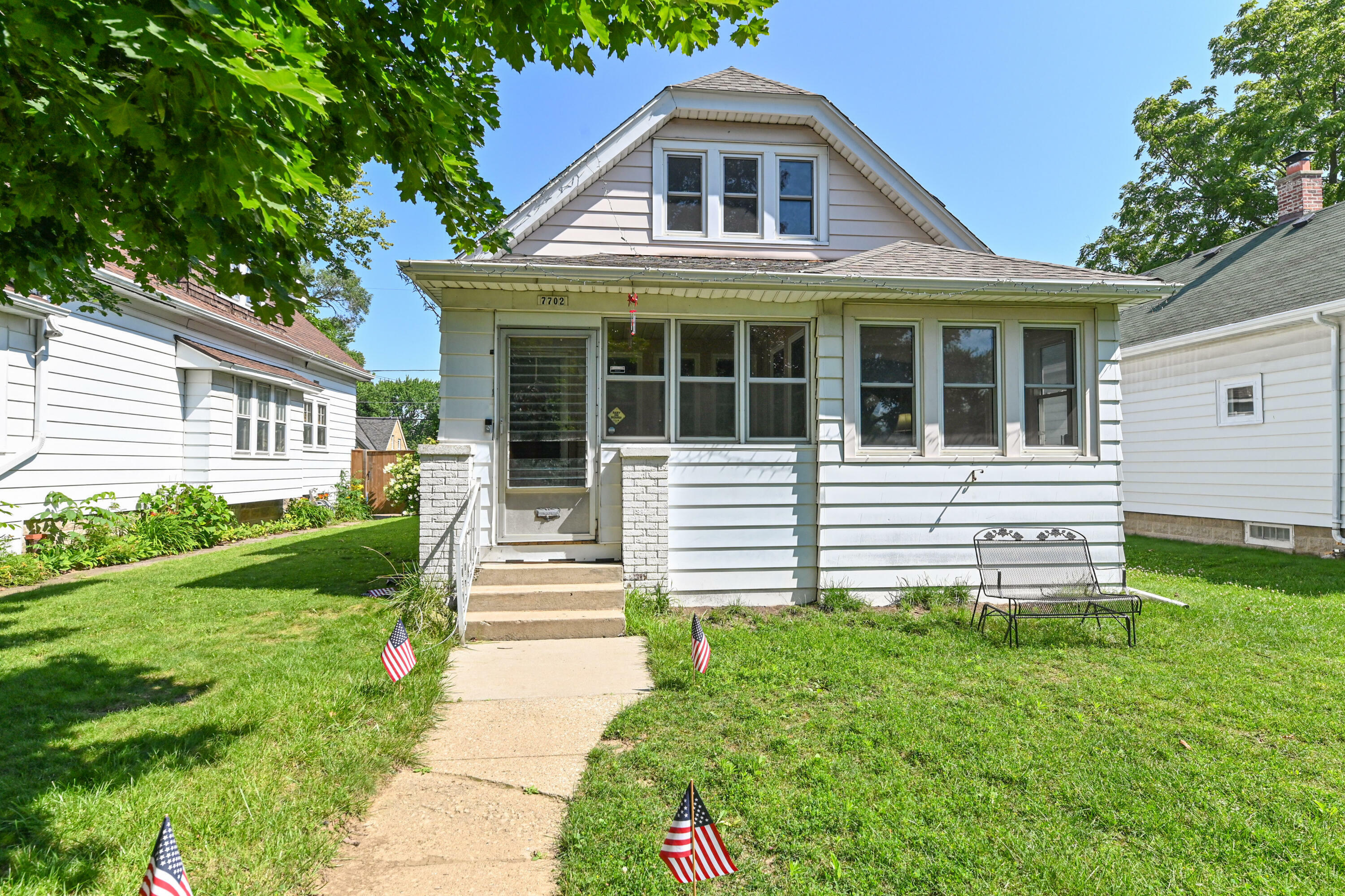 7702 W Lorraine Pl  Milwaukee WI 53222 photo