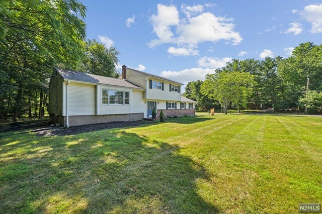 Property Photo:  739 Warren Drive  NJ 07417 