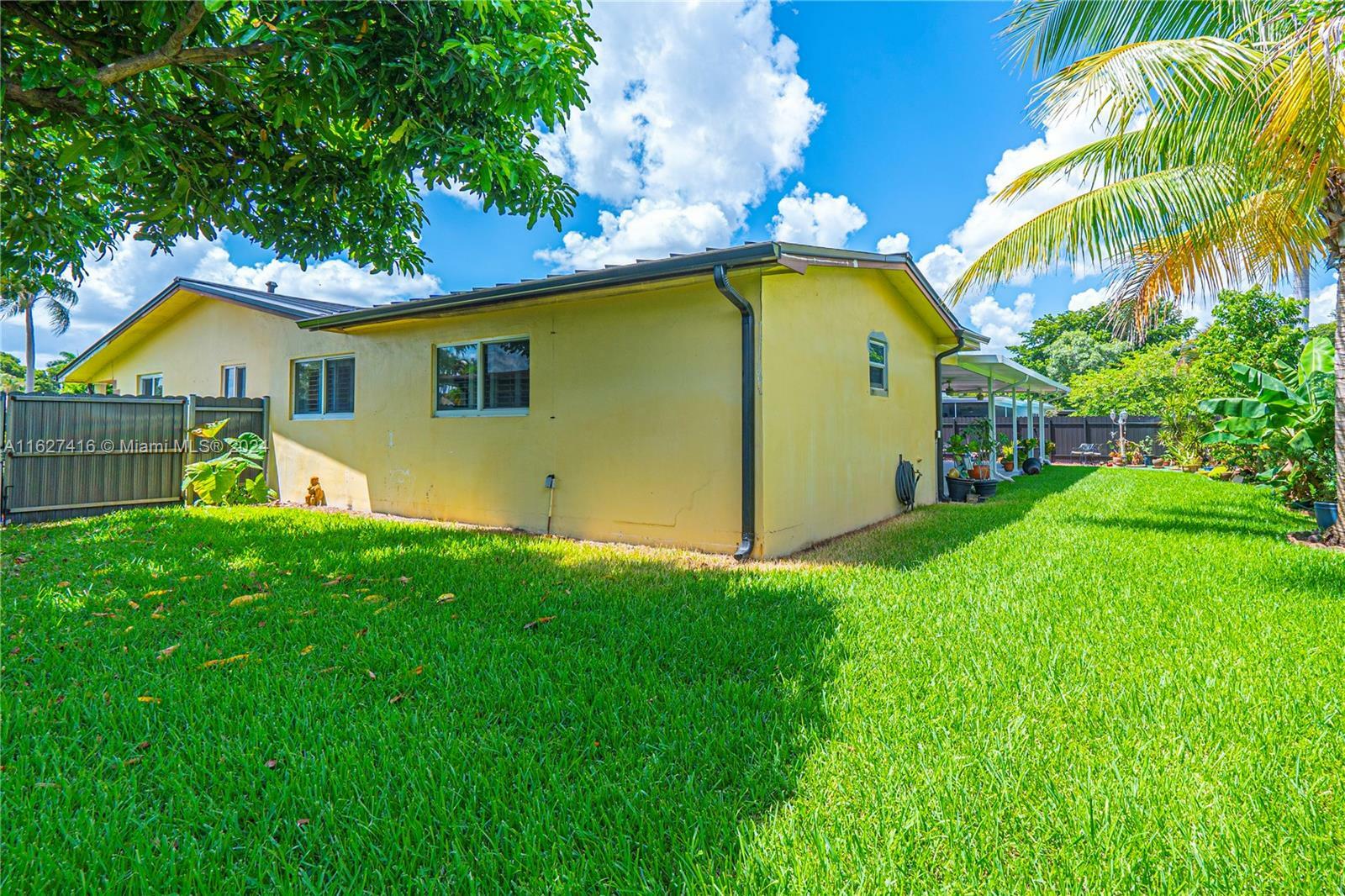 Property Photo:  1401 NW 115th Ave  FL 33026 