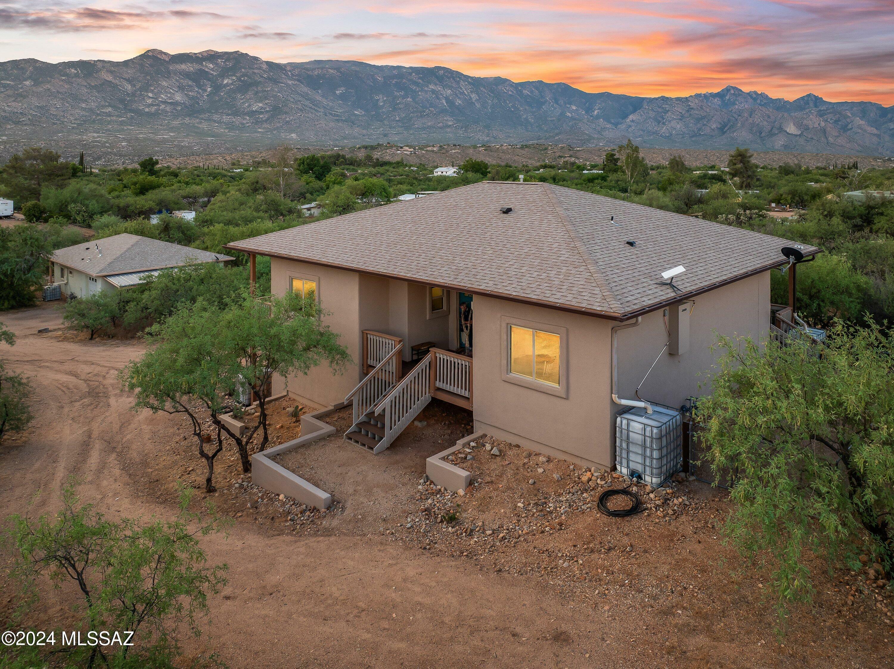 Property Photo:  16575 N Stallion Place  AZ 85739 