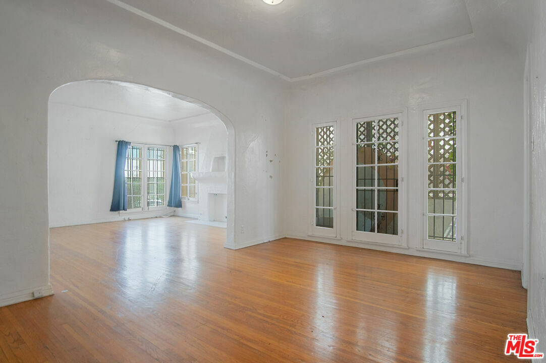 Property Photo:  712  S Stanley Ave  CA 90036 