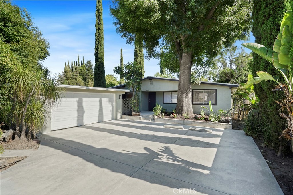 Property Photo:  18244 Jovan Street  CA 91335 