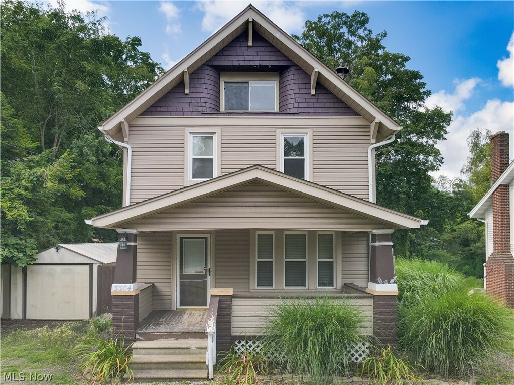 Property Photo: 3304 Edison Street NW OH 44685