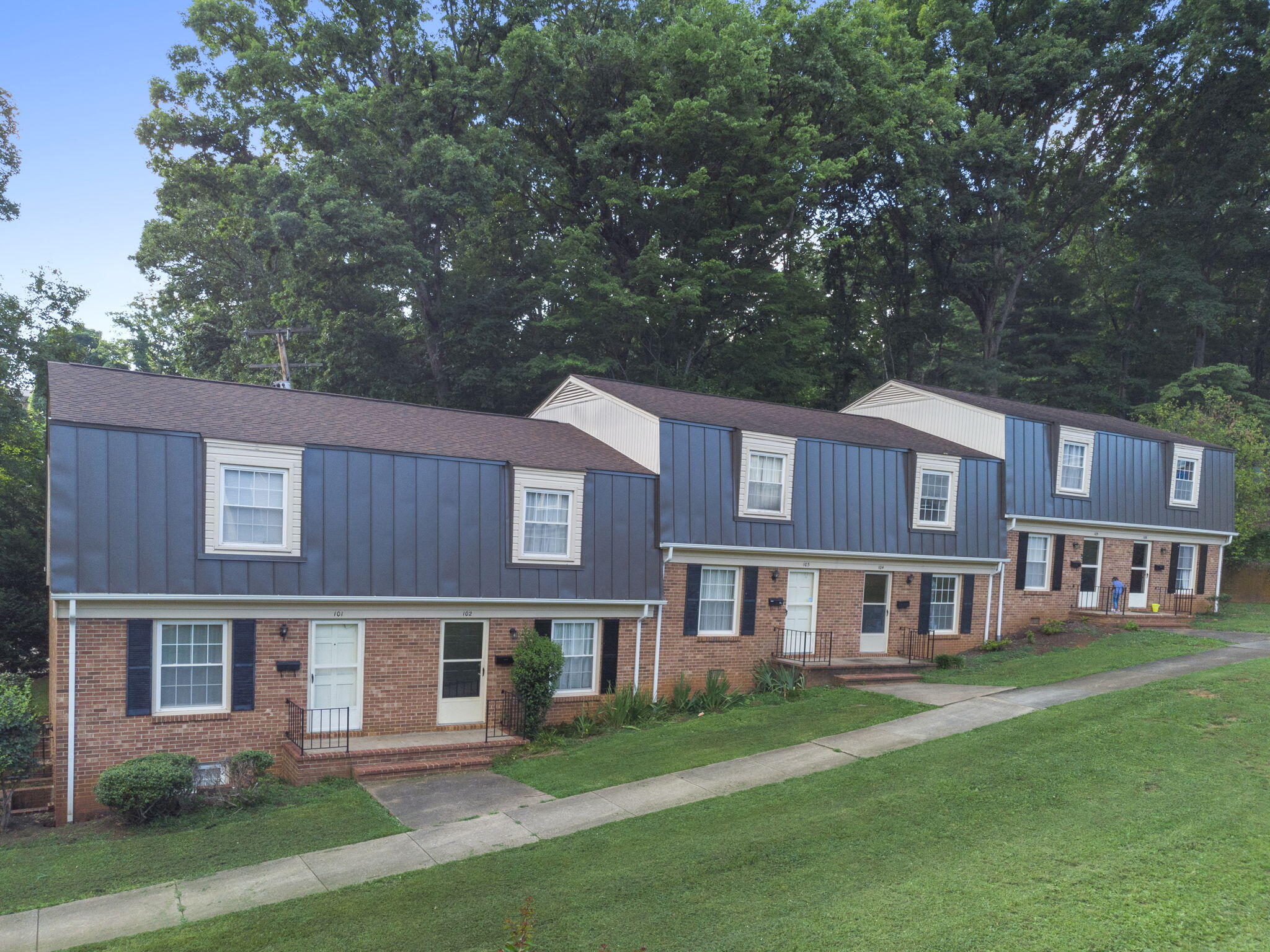 Property Photo: 1807 E Church St 606 VA 24112