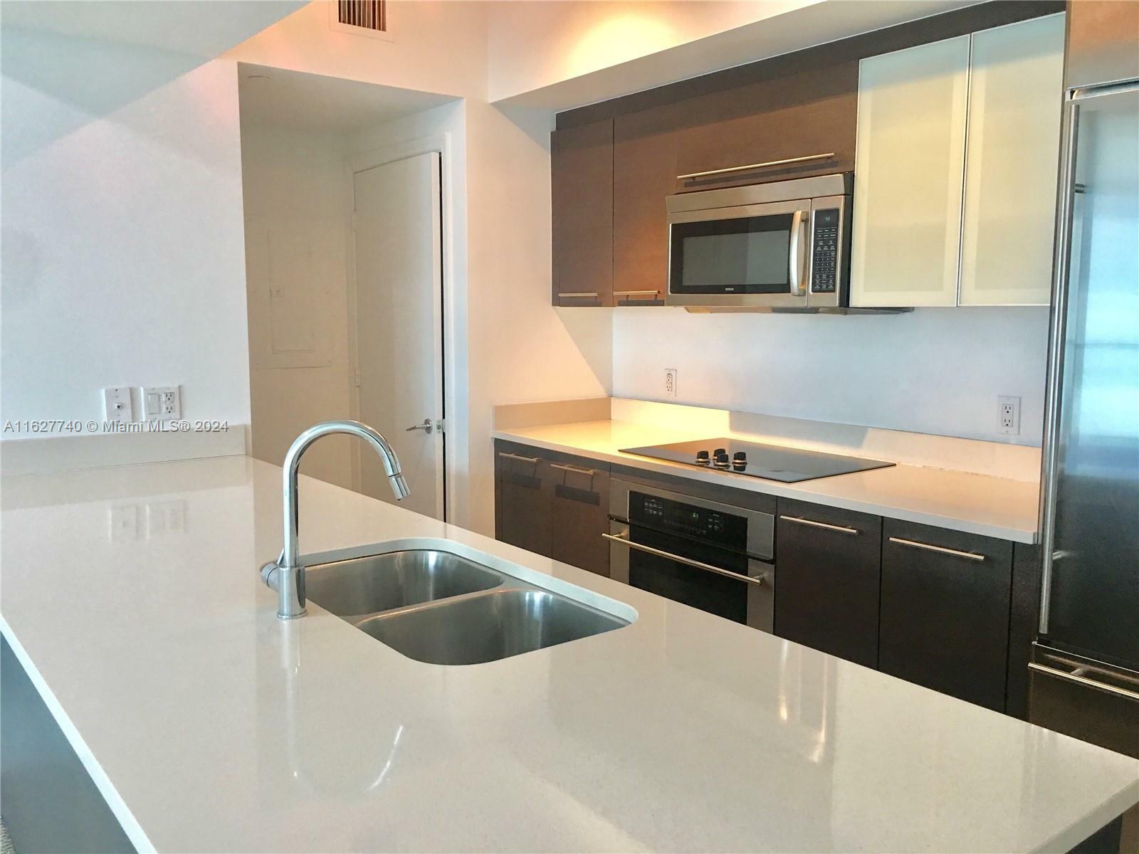 Property Photo:  500 Brickell Av 1505  FL 33131 