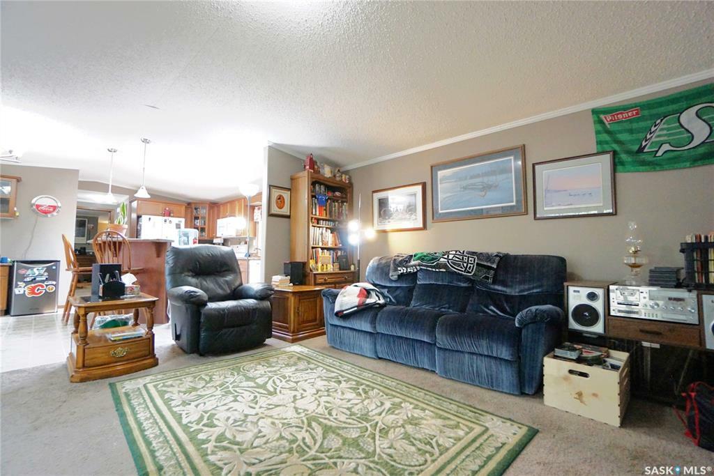 Property Photo:  402 4th Avenue  SK S0H 0C0 