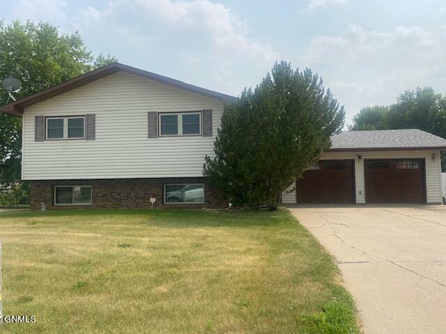 Property Photo:  213 11th Street NW  ND 58523 