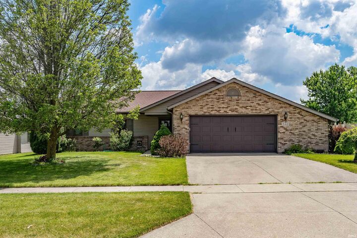 542 Warren Drive  Kendallville IN 46755-2983 photo