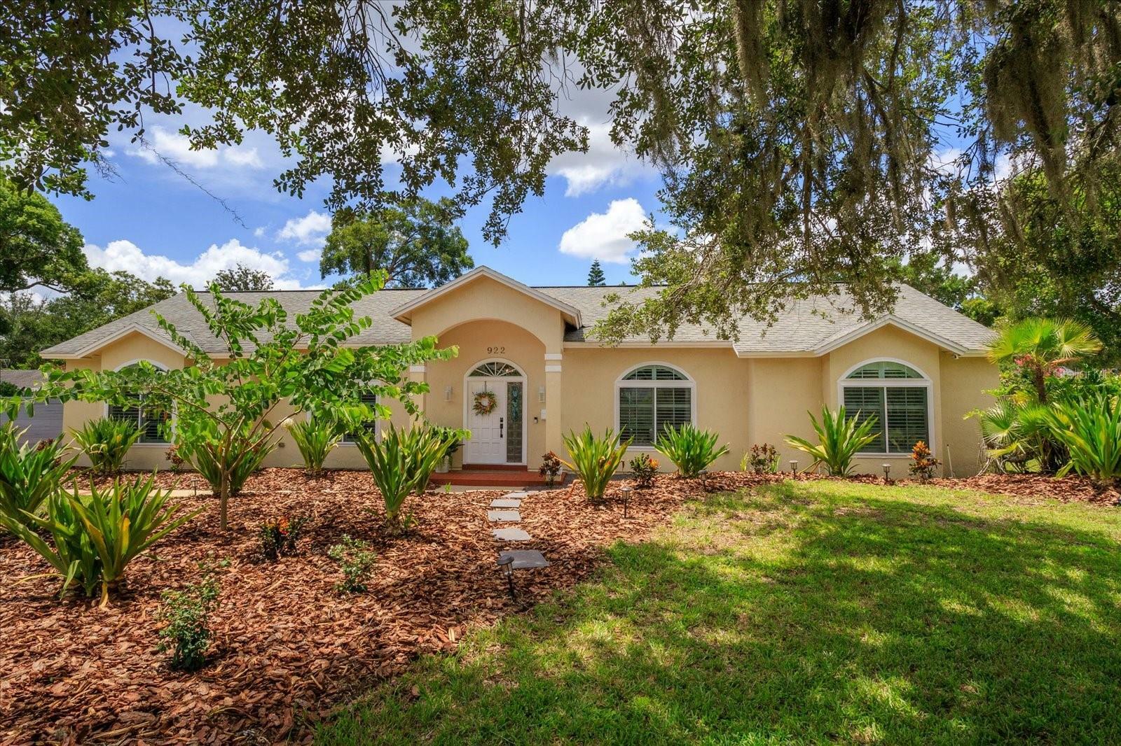 Property Photo:  922 Garden Drive  FL 32789 