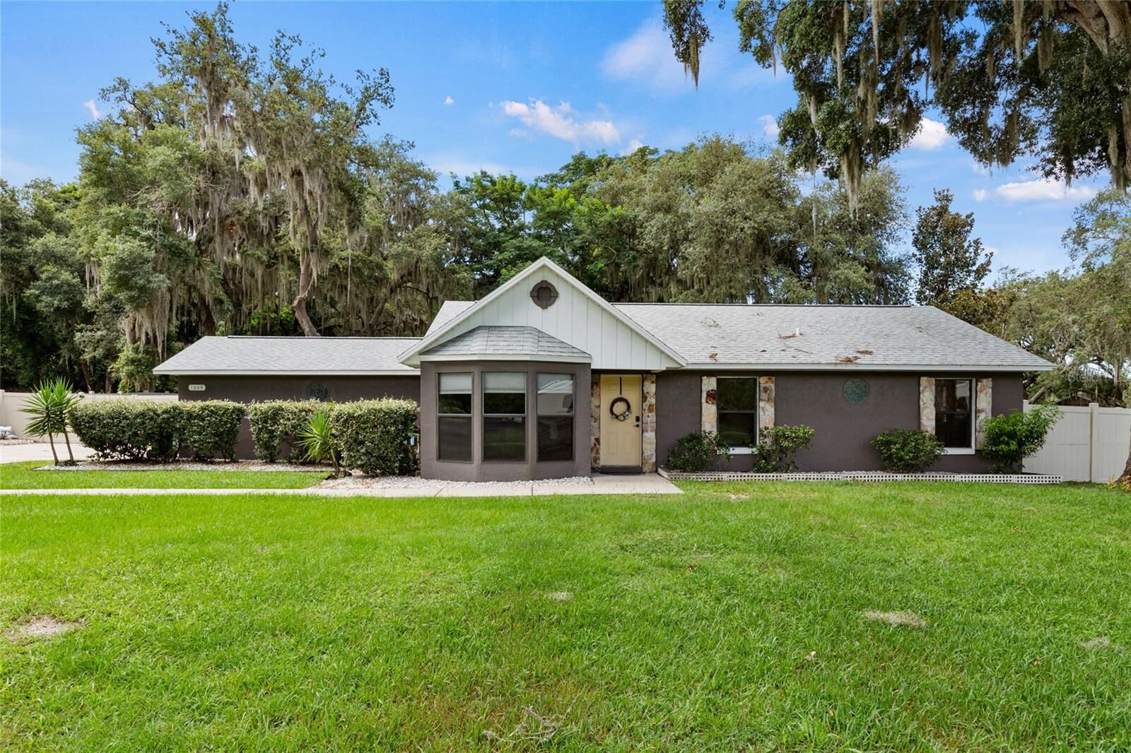 Property Photo: 1009 Pine Ridge Dairy Road FL 34731