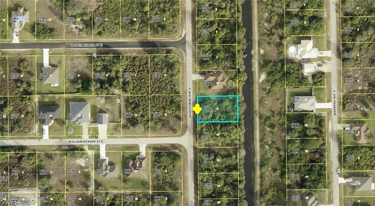 Property Photo:  517 Hawthorne Avenue S  FL 33974 