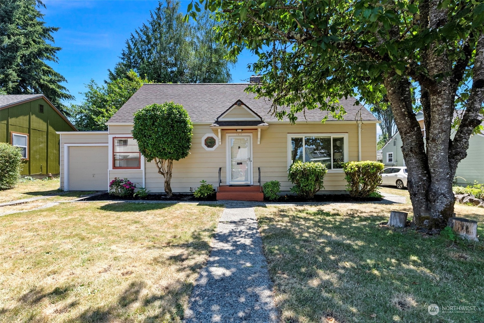 Property Photo:  1817 5th Avenue SE  WA 98501 