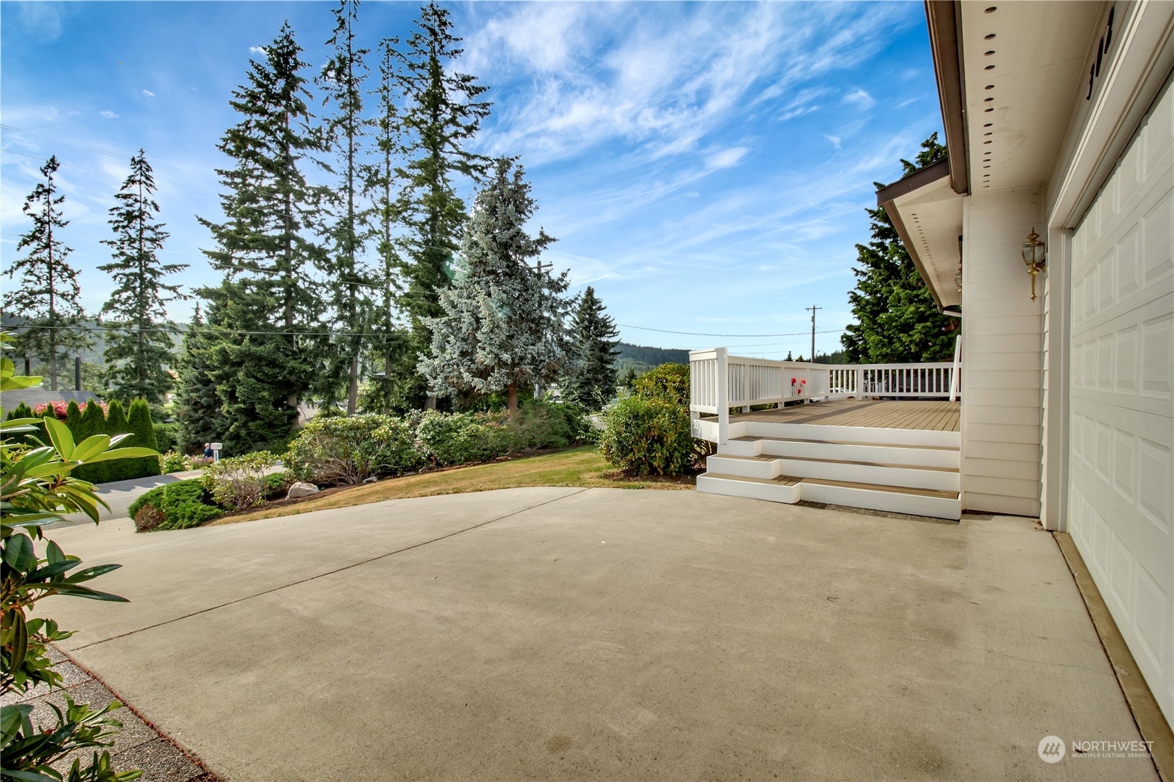 Property Photo:  302 Camaloch Drive  WA 98282 