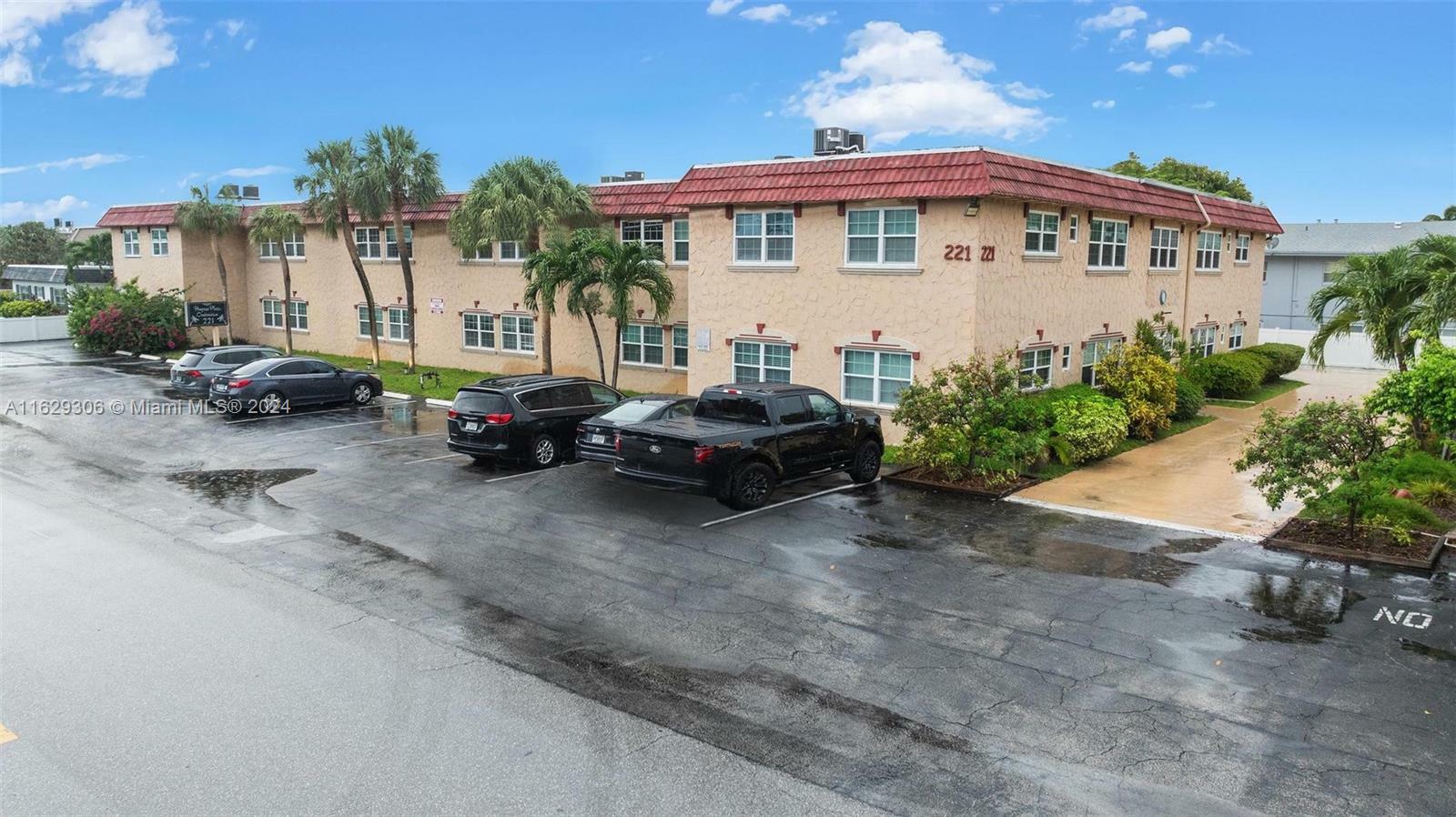 Property Photo:  221 SE 9th Ave 202  FL 33060 